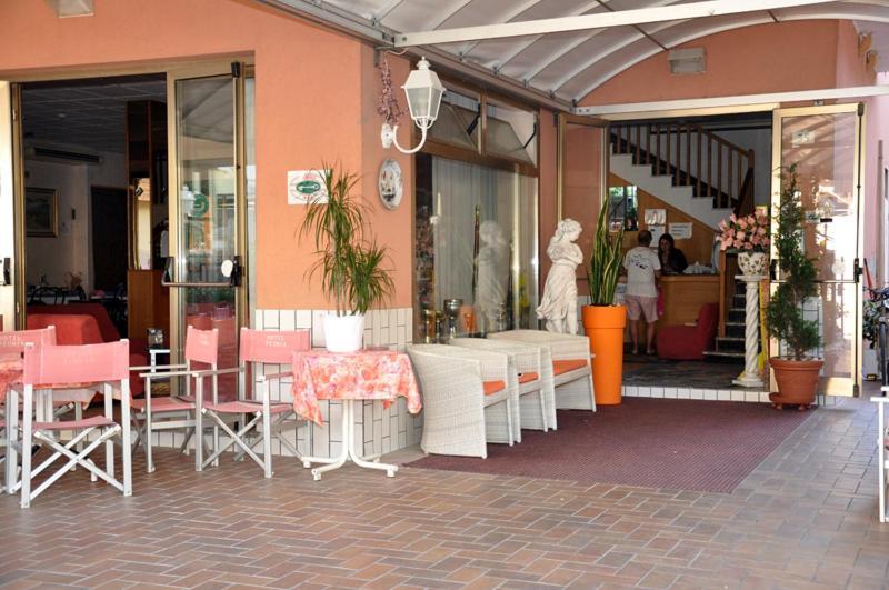 Hotel Peonia Rimini Exterior foto